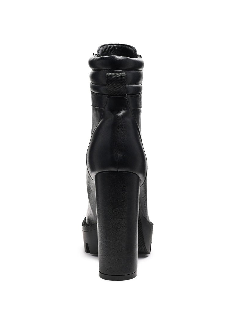 Stopper Cushion Collared Lace Up Boots