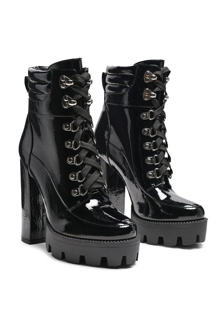 Stopper Cushion Collared Lace Up Boots