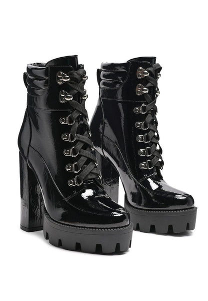 Stopper Cushion Collared Lace Up Boots